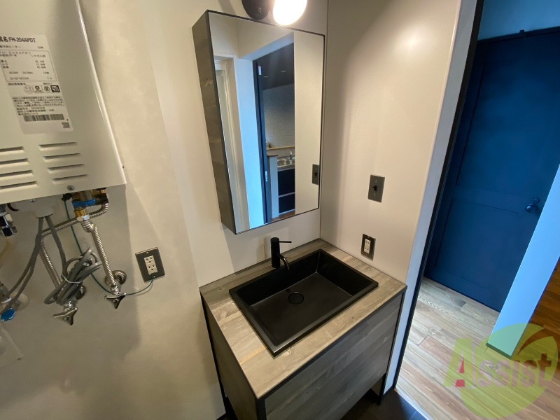 洗面設備　お洒落な独立洗面化粧台になっておりました！