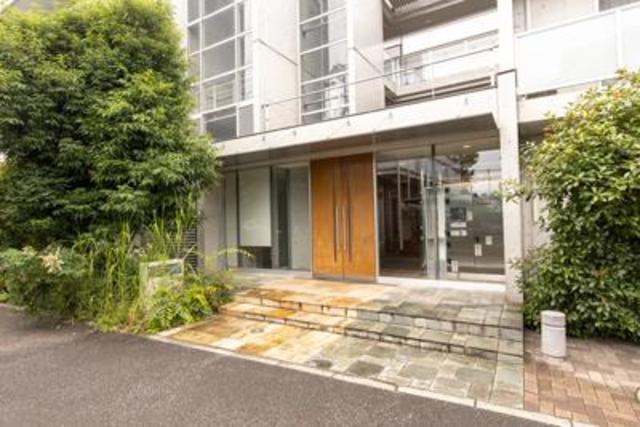 エントランス　清潔なエントランスです