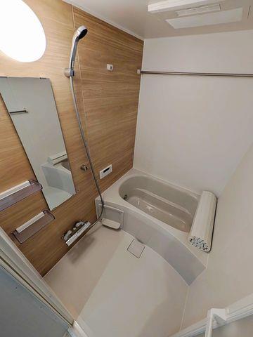 バス・シャワールーム　オートバス・追い焚き機能付きで経済的です