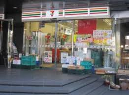 コンビニ　セブンイレブン港区南青山7丁目店（コンビニ）まで156m