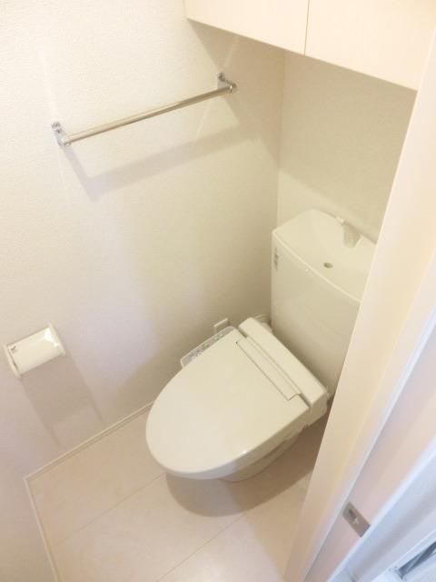 トイレ　温水洗浄便座です