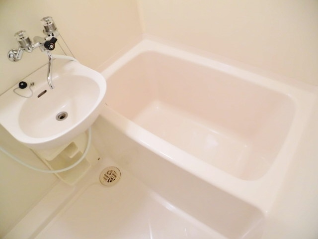 バス・シャワールーム　バスタブ