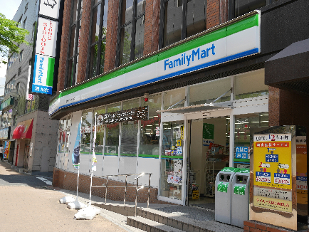 コンビニ　【ファミリーマート小倉モノレール旦過店】（コンビニ）まで162m