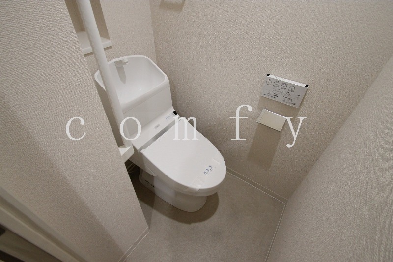 トイレ　ウォシュレット付き