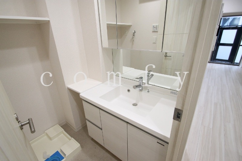 洗面設備　清潔感のあるパウダールーム