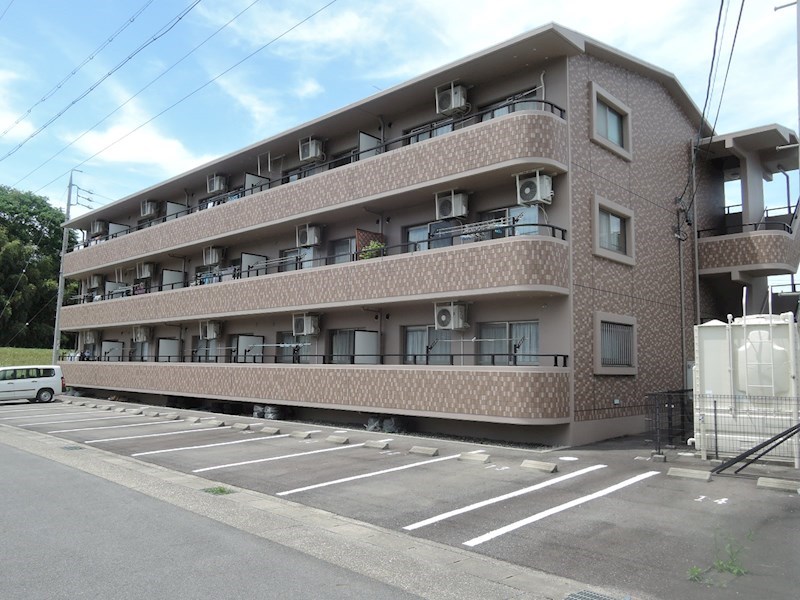 建物外観　地震に強い鉄筋音クラストリート造りで毎日の生活も安心♪３階の