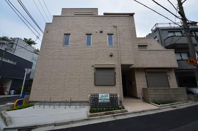 建物外観　鉄骨造