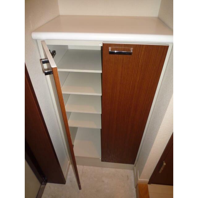 玄関　シューズボックス付きの玄関です♪