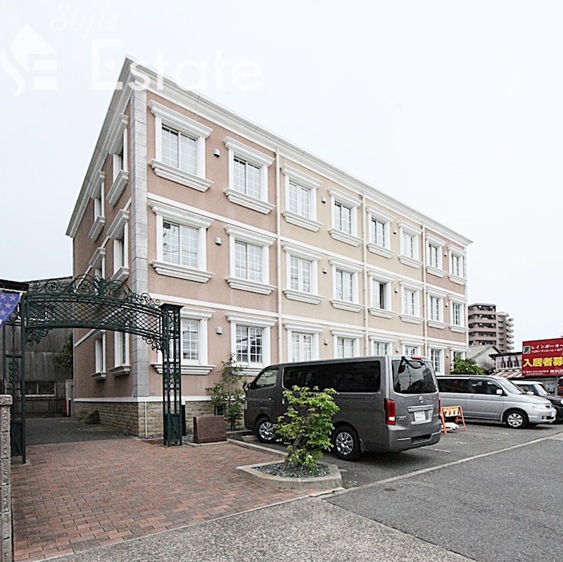 建物外観　ヨーロピアンですね！オートロック付き！