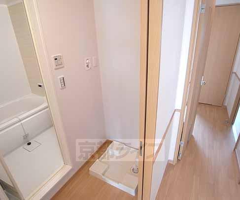 洗面設備　洗濯機置き場です。