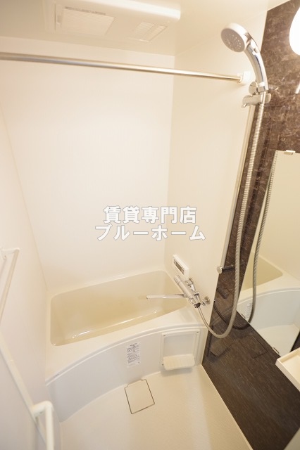 バス・シャワールーム　浴室乾燥機付きのお風呂です！