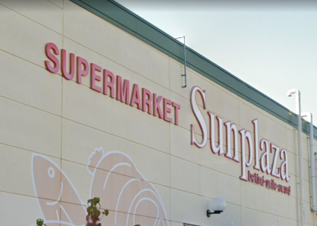 スーパー　サンプラザ（スーパー）まで813m