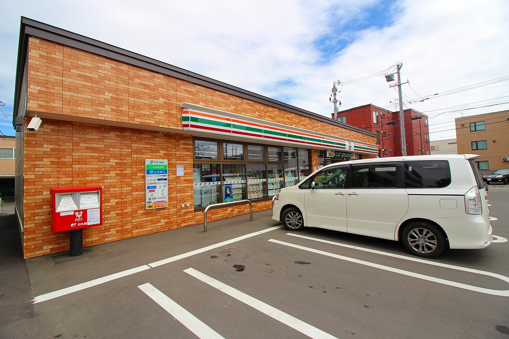 コンビニ　セブンイレブン札幌平岸4条店（コンビニ）まで317m