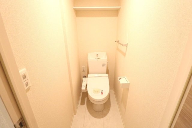 トイレ　温水洗浄暖房便座