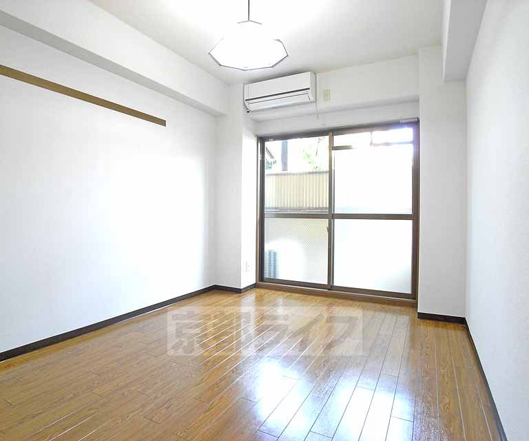 居室・リビング　広々とした洋室です。