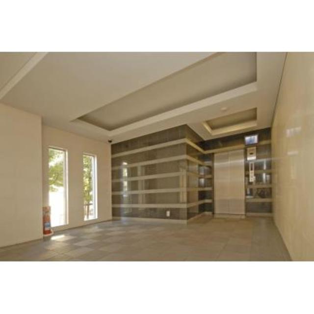 エントランス　落ち着いたエントランスです