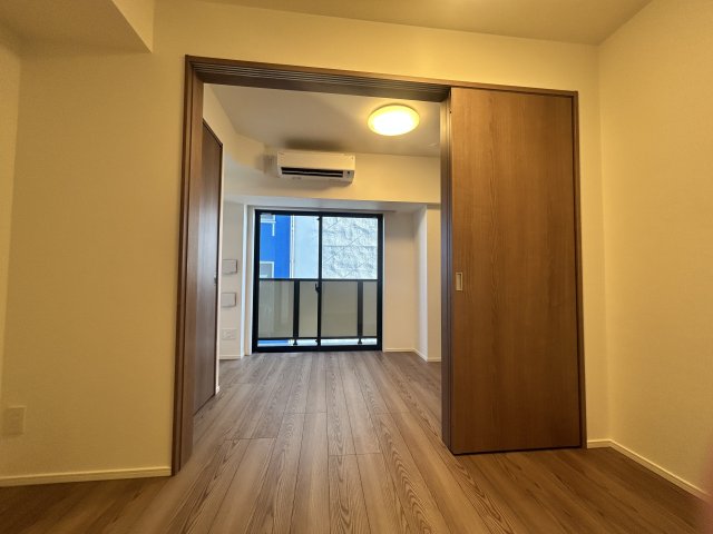 居室・リビング　こちらの居間で趣味の時間をお楽しみください