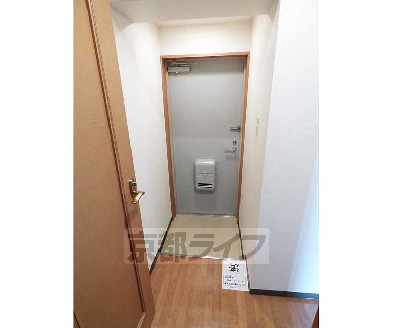 玄関　広々とした玄関です。