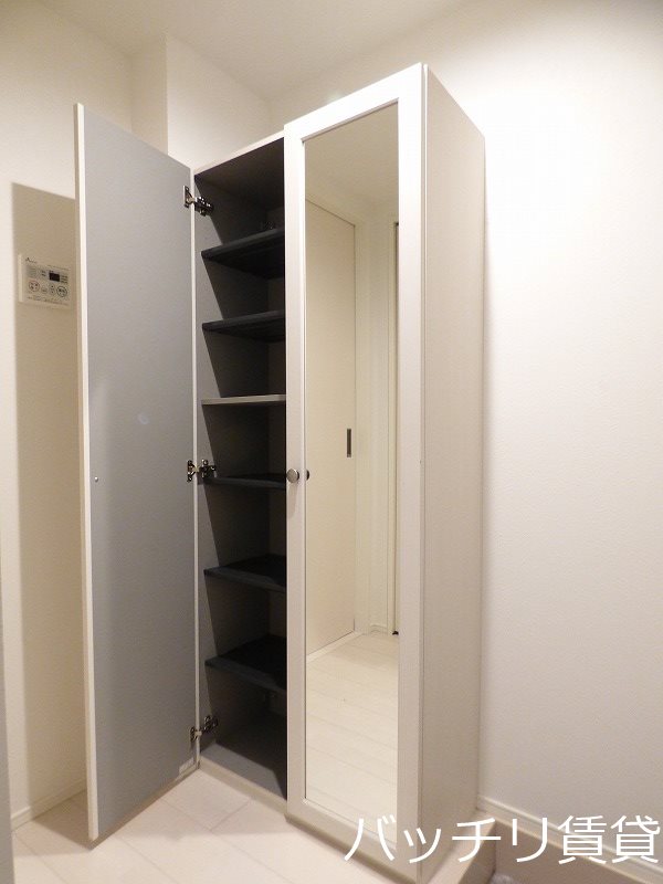 玄関　同型タイプの為、現状を優先致します。