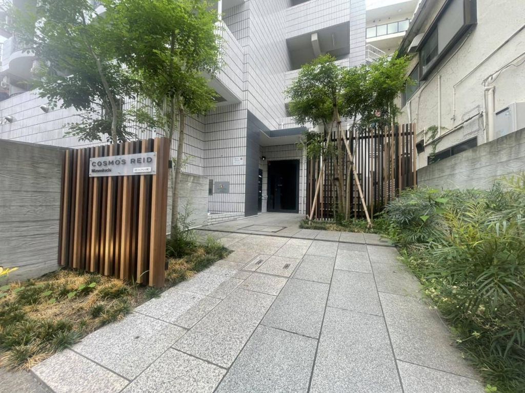 建物外観　エントランス