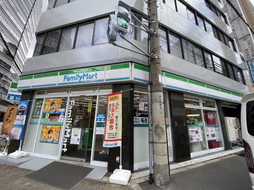 コンビニ　ファミリーマート（コンビニ）まで70m