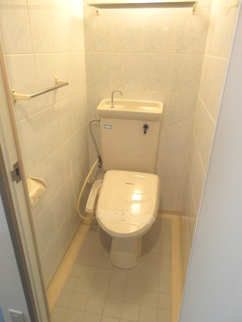 トイレ　温水洗浄便座