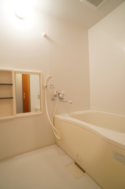 バス・シャワールーム　バストイレ別なので、ゆったり癒しのバスタイムを満喫できます♪