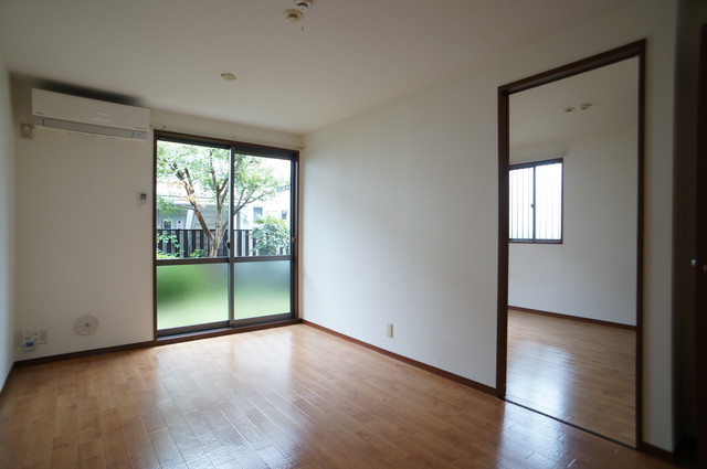 居室・リビング　広いリビングはゆったりくつろげる憩いの空間♪