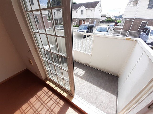 バルコニー　開放的で明るい空間を演出してくれるバルコニーです