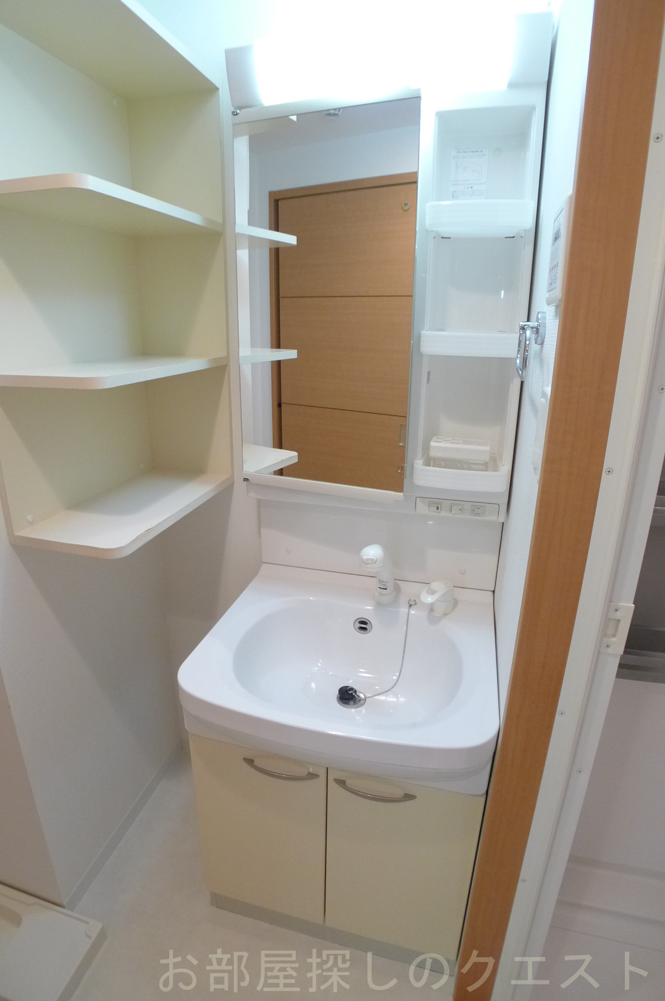 洗面設備　（写真は同タイプ）