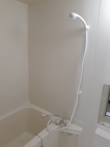 バス・シャワールーム　コンパクトで使いやすいお風呂です