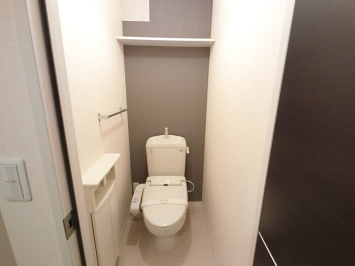 トイレ　温水洗浄暖房便座のトイレ