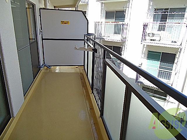 バルコニー　バルコニーは広く明るく洗濯物も良く乾きますよね～☆