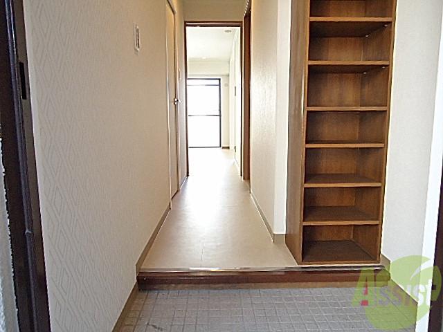 玄関　お部屋と廊下が分かれているので寒くなくていいですよね♪