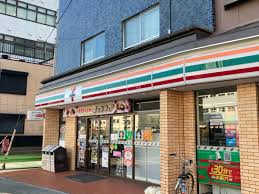 コンビニ　セブンイレブン 大田区東六郷3丁目店（コンビニ）まで592m