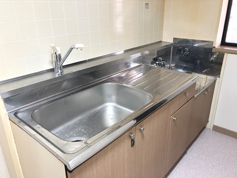 キッチン　コンパクトなキッチンで掃除もラクラク