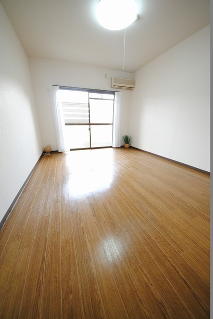 居室・リビング　写真は１１７号室