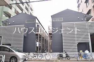 建物外観　フローラ３とフローラ４が並んでいます。