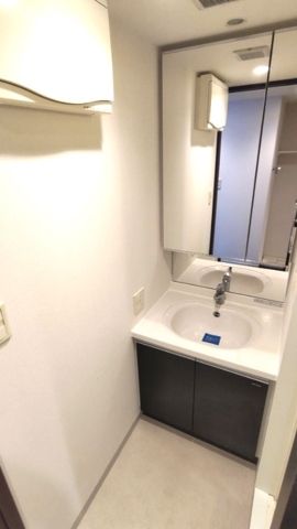 洗面設備　写真は同タイプ住居です。