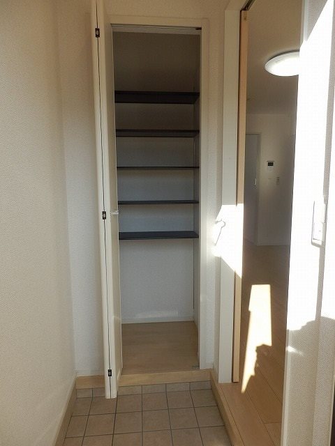 玄関　写真は同タイプです。