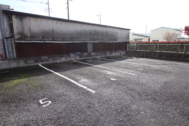 駐車場　敷地内駐車場あり★要空確認