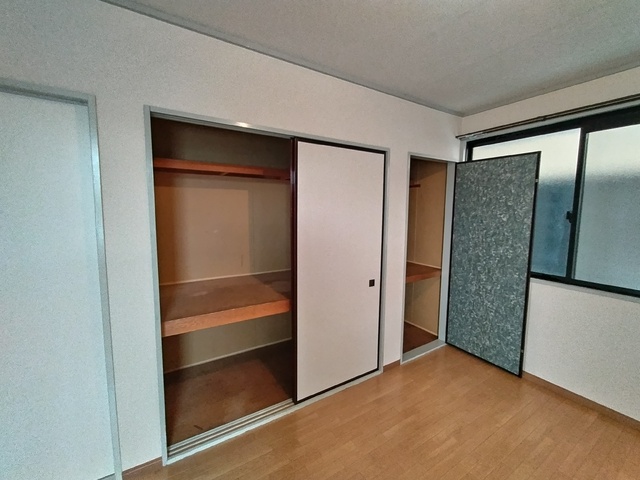 収納　６帖洋室にも収納スペース有り♪