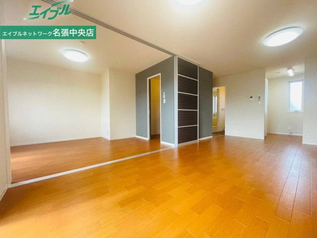 居室・リビング　反転タイプ参考写真