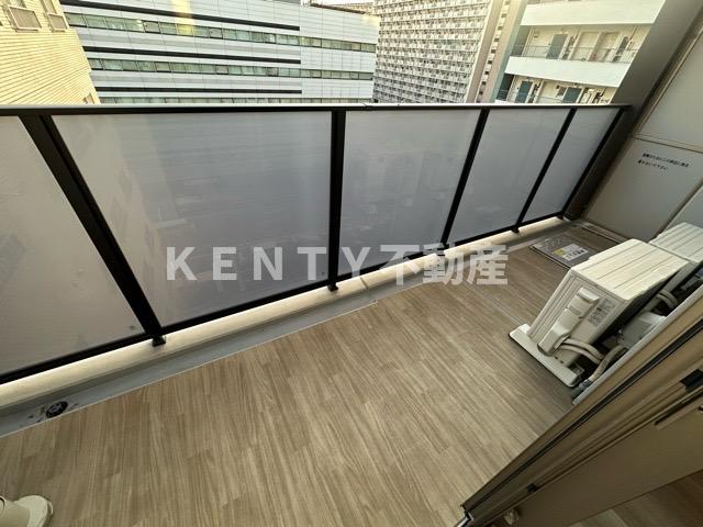 バルコニー　暖かな日差しのふりそそぐバルコニー