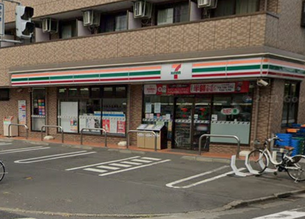 コンビニ　セブンイレブン（コンビニ）まで610m