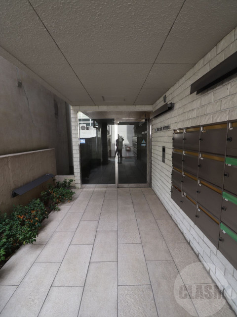 エントランス　オートロック付きで安心です