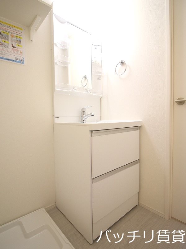 洗面設備　同型タイプの為、現状を優先致します。