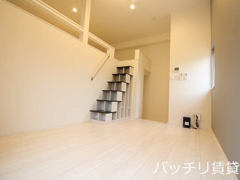 居室・リビング　同型タイプの為、現状を優先致します。