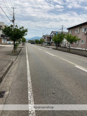 その他　前面道路（その他）まで0m