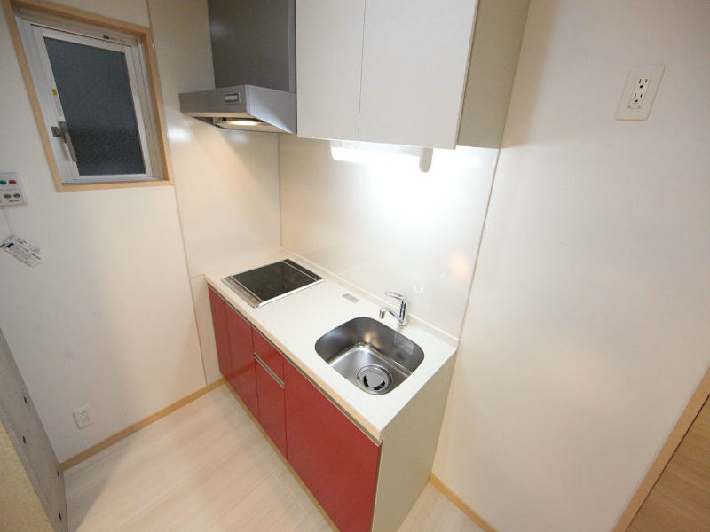 キッチン　システムキッチン（ＩＨ2口）冷蔵庫・レンジ等ご用意できます